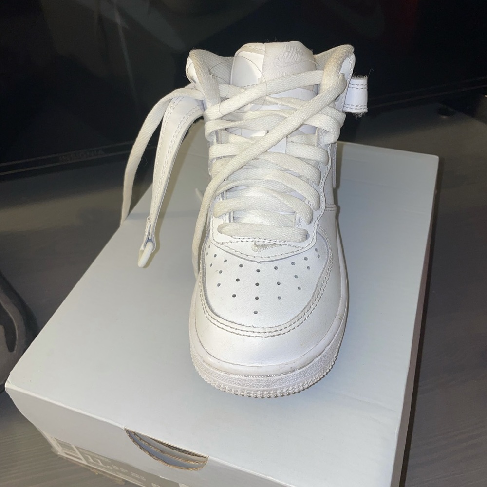 Nike force 1 mid